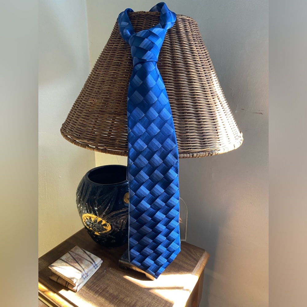Silk blue geometric print tie